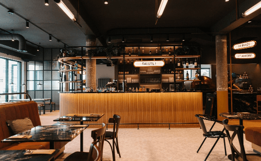 DAVIS Fulda — Bar bei Tag